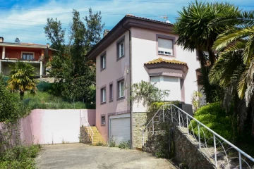 ஸ்பெயினில் 3 ஆண்டுகளாக குழந்தைகளை சிறை வைத்த ஜேர்மன் தம்பதி கைது!