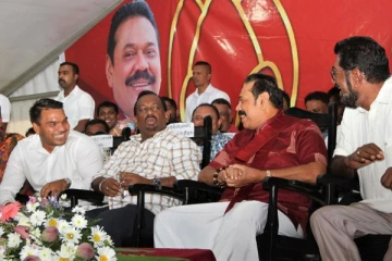 ராஜபக்சக்களை கள்ளர் என்றோர் அக்காவுக்கு பணம் கொடுத்துள்ளனர்! நாமல் சீற்றம்