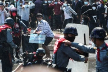 மியான்மரில் பெண் ஒருவரின் தலையில் பாய்ந்த குண்டு! வைத்தியசாலையில் தீவிர சிகிச்சை!