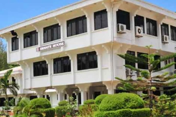 රැවුල වැවීම නිසා සරසවි සිසුවාට දේශන සහ විභාගය තහනම් වෙයි..!