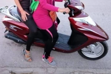 யாழில் காதலனுடன்  மோட்டார் சைக்கிளில் சென்ற யுவதி; நடுவீதியில் நேர்ந்த சம்பவம்!