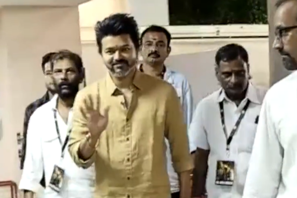 விஜய்யாக இருப்பது ஈஸியா, கஷ்டமா.. முதல்வன் பாணியில் அர்ஜுன் கேள்விக்கு தளபதி சொன்ன பதில் | Is Being Vijay Easy Or Tough Vijay Reply To Arjun