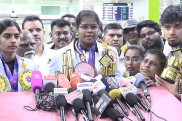 கோப்பைகளை வைக்க கூட வீட்டில் இடமில்லை - ஏழ்மையிலும் 3 தங்கம் வென்ற சென்னை பெண் | Keerthana Won 3 Gold In World Carrom Championship