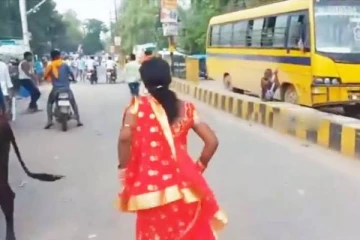தலைதெறிக்க ஓடிய மணமகனை  துரத்திப்பிடித்து  தாலிகட்டிக்கொண்ட மணமகள்!