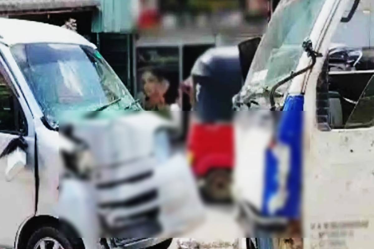 இரு வாகனங்கள் மோதிக்கொண்டதில் நான்கு பேர் காயம் | Two Vehicles Collided In A Horrific Accident