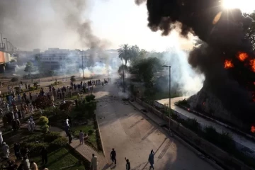 பாகிஸ்தானில் பதற்றம்: 144 தடை உத்தரவு பிறப்பிப்பு! சமூக வலைத்தளங்கள் முடக்கம்