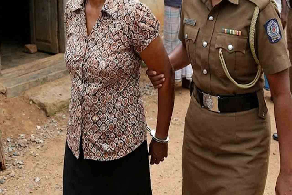 காவல் நிலையத்தில் காதலனுக்கு போதை கலந்த தேநீரை கொடுக்க முயன்ற காதலி கைது | Girlfriend Arrested Give Boyfriend Drugged Tea