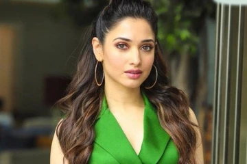 அல்ட்ரா மார்டன் உடையில் நடிகை தமன்னா.. ரசிகர்கள் மத்தியில் தீயாய் பரவும் புகைப்படம்