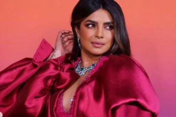 ஆண்களுக்காக கொட்டிக்கொடுக்குறாங்க!! சம்பள விசயத்தில் கடுப்பாகிய நடிகை பிரியங்கா சோப்ரா..