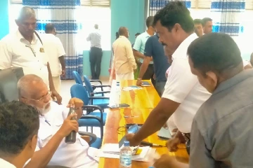 சட்டவிரோதமான மணல் அகழ்வு தொடர்பில் டக்ளஸ் தேவானந்தா கலந்துரையாடல் (Photos)