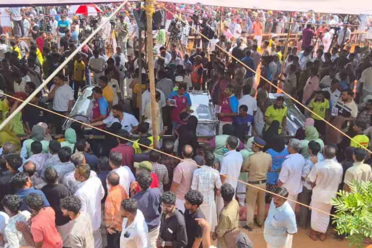 தமிழ்நாட்டில் நிகழ்ந்த பயங்கர விபத்து: கேரளாவைச் சேர்ந்த 9 பேர் பலி | Hundreds Pay Respects To Valparai Crash Victims