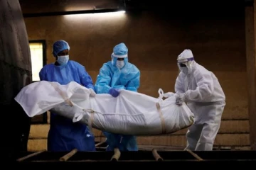 வெள்ளை கோட்டில் விபத்துக்குள்ளாகி உயிரிழந்த பெண்ணுக்கு கோவிட்