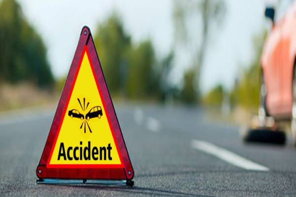 இரு கனரக வாகனங்கள் நேருக்கு நேர் மோதி விபத்து: ஒருவர் பலி - மூவர் வைத்தியசாலையில் | Tipper Truck Collision Accident இரு கனரக வாகனங்கள் நேருக்கு நேர் மோதி விபத்து: ஒருவர் பலி - மூவர் வைத்தியசாலையில் | Tipper Truck Collision Accident