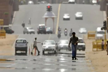 பிரபல நாடொன்றில் கடுமையான வெப்பத்தால் 9 பேர் உயிரிழப்பு!