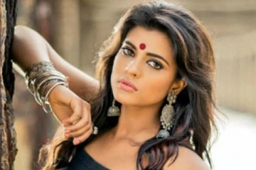 பாலிவுட் நடிகை போல் மாறிய நடிகை ஐஸ்வர்யா ராஜேஷ்.. ஆச்சரியப்பட்ட ரசிகர்கள்