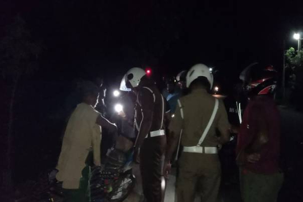 இலங்கையில் பயங்கர விபத்து சம்பவம்: பெண் உயிரிழப்பு! 4 வயது குழந்தை கவலைக்கிடம் | Cars Accident Anuradhapura Woman Die Child Worried