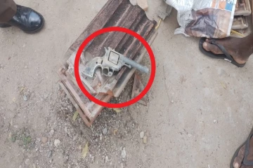 யாழ்ப்பாணத்தில் கைத் துப்பாக்கி மீட்பு.....!