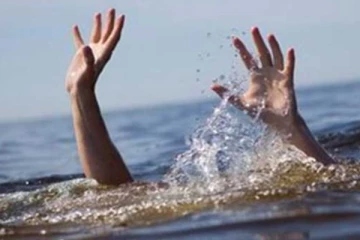 ஒரே நாளில் நீரில் மூழ்கி இரு இளைஞர்கள் உள்ளிட்ட மூவர் பலி
