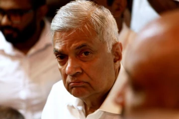 රනිල් සැත්කමට කියලා සිංගප්පූරු ගිය හේතුව හෙළිවේ - ලංකාවේ සැත්කම කළානම් රහස් පොලිසියෙන් එනවලු විශේෂ හෙළිදරව්වක්