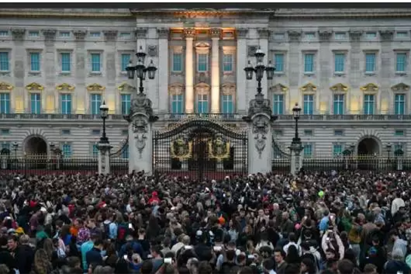 ராணி எலிசபெத் இறுதிச் சடங்கு -  பாதையில் திடீர் மாற்றம் - ஏன்? | Last Tribute To Queen Elizabeths Body