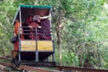 கேபள் வண்டி உடைந்து வீழ்ந்ததில் உயிரிழந்த பிக்குமாரின் உடல்கள் நல்லடக்கம்