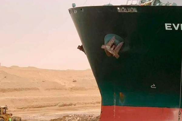 கரை தட்டிய கப்பல்: பதட்டத்தில் உலக நாடுகள் காரணம் என்ன? | Suez Canal World Economy Shipwrecked கரை தட்டிய கப்பல்: பதட்டத்தில் உலக நாடுகள் காரணம் என்ன? | Suez Canal World Economy Shipwrecked