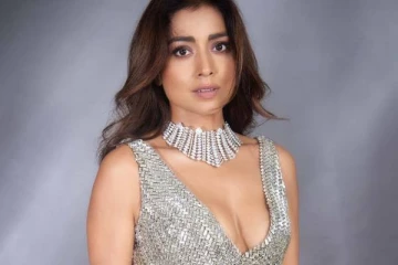 ஆள் அடையாளமே தெரியலையே!! கர்ப்பமாக இருக்கும் புகைப்படத்தை வெளியிட்ட நடிகை ஸ்ரேயா சரண்!!