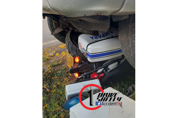 ට්රැෆික් OIC රිය අනතුරක(PHOTOS) | Ampara Traffic Oic Accident ට්රැෆික් OIC රිය අනතුරක(PHOTOS) | Ampara Traffic Oic Accident