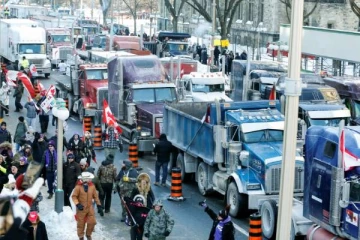 ஒட்டாவாவில் ட்ரக் வாகனப் பேரணியில் இருவர் பொலிஸாரால் அதிரடி கைது!