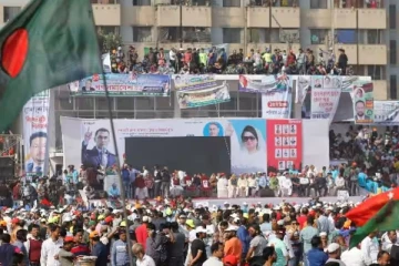 பங்களாதேஷில் வெடித்தது போராட்டம்! ஒருவரின் தலை துண்டிப்பு : 100 இற்கும் அதிகமானோர் படுகாயம்