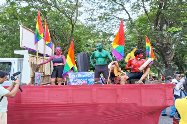 கொழும்பில் அணிதிரண்ட ஓரின சேர்க்கையாளர்கள்! | Homosexuals Gathered In Colombo