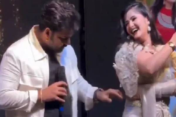 தகாத இடத்தில் தொட்ட நடிகர் - துறையை விட்டே விலகுவதாக அறிவித்த பிரபல நடிகை! | Actress Anjali Raghav React Pawan Singh Touch