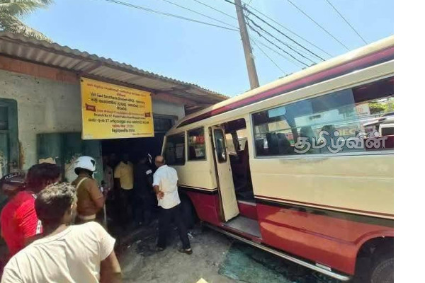 யாழில் கோர விபத்து! படுகாயமடைந்தவர் வைத்தியசாலையில் அனுமதி | Kopay Road Accident Today Jaffna