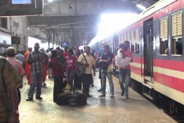 ரயிலில் பயணித்த 124 பேர் அதிரடியாக கைது; பெரும்தொகை வசூல்!