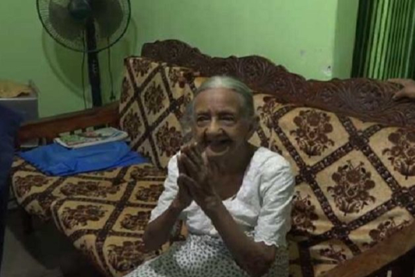 சமூக ஊடகங்களில் பிரபல்யமாகியுள்ள 103 வயது மூதாட்டி! இதுதான் காரணம் | 103 Year Old Woman Gets Corona Vaccine