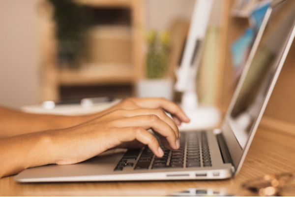 கனடாவின் சில பகுதிகளில் வீட்டிலிருந்து வேலை செய்த பணியாளர்களுக்கு அதிர்ச்சி | Remote Work Option Ending கனடாவின் சில பகுதிகளில் வீட்டிலிருந்து வேலை செய்த பணியாளர்களுக்கு அதிர்ச்சி | Remote Work Option Ending