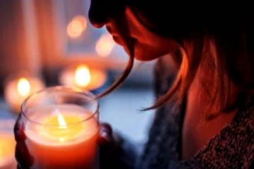 மெழுகுவர்த்தியால் வாழ்க்கைக்கு கிடைக்கும் ஐந்து வரங்கள்! இனி எதை குறித்தும் கவலையே இருக்காது