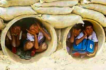 வானத்திலிருந்து யாழ்ப்பாணத்தைப் பார்த்த மாணவர்கள்