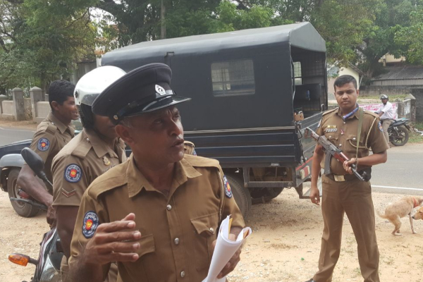 தென்னிலங்கையில் நடந்த பரபரப்பு - வெள்ளை வேனில் கடத்தப்பட்ட பெண் | Husband Kidnapped Wife From White Van