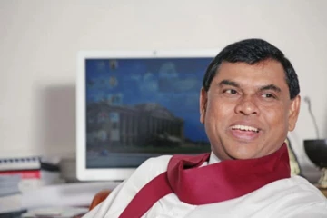 මගෙ දුරකථනයත් නාද වෙන්නෙ ‘බැසිල් බැසිල්’ කියලා.. බැසිල් කිව්ව ආන්දෝලනාත්මක කතාව