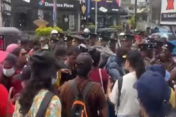 வேலையற்ற பட்டதாரிகள் கொழும்பில் ஆர்பாட்டம் | Unemployed Graduates Protest