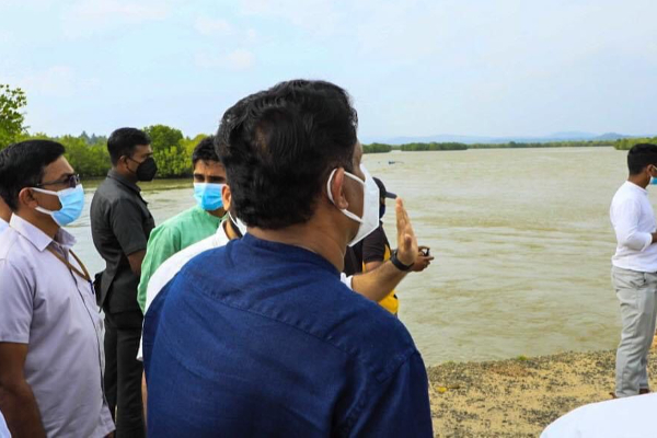 கிண்ணியாவில் படகு விபத்து நடந்த இடத்தில் எதிர்க்கட்சித் தலைவர் - பாதிக்கப்பட்டவர்களுக்கும் உதவி (படங்கள்) - ஐபிசி தமிழ்