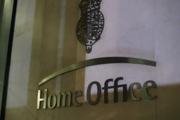 புகலிடக்கோரிக்கையாளர்களிடம் மன்னிப்புக் கேட்டுக்கொண்டுள்ள பிரித்தானிய உள்துறை அலுவலகம்