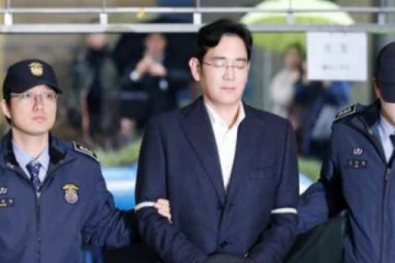 சாம்சங் துணைத் தலைவர் லீ-க்கு 2 1/2 ஆண்டு சிறைத் தண்டனை: ஏன் தெரியுமா?