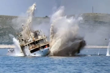 பாக்கு நீரிணை பகுதியில் விபத்திற்குள்ளான இந்திய படகு