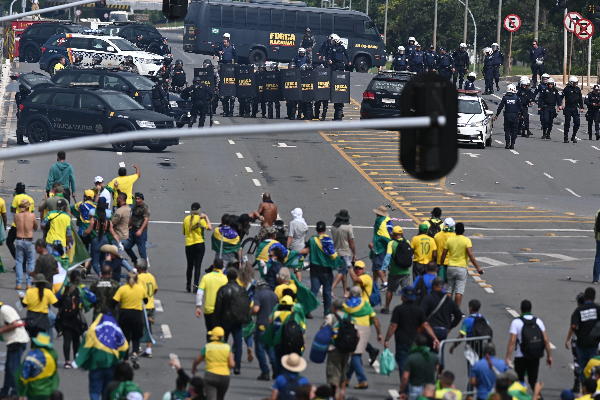 பிரேஸில் கலவரம் தொடர்பில் சுமார் 1,500 பேர் அதிரடி கைது! | About 1 500 People Arrested Riots In Brazil