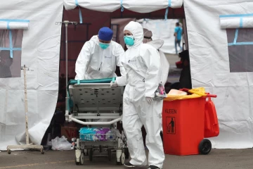 கொரோனா தொற்றுக்கு மத்தியில் நிரம்பி வழியும் வைத்தியசாலைகள்!