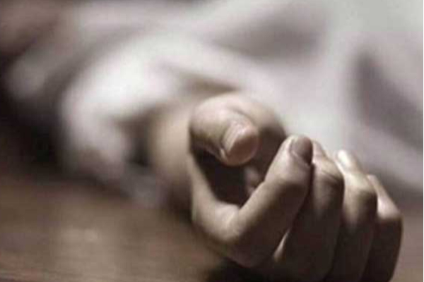 குளவிக் கொட்டுக்கு இலக்காகி ஒருவர் உயிரிழப்பு! 5 மாணவர்கள் வைத்தியசாலையில் அனுமதி | Government Official Died Wasp Sting In Mangulam குளவிக் கொட்டுக்கு இலக்காகி ஒருவர் உயிரிழப்பு! 5 மாணவர்கள் வைத்தியசாலையில் அனுமதி | Government Official Died Wasp Sting In Mangulam