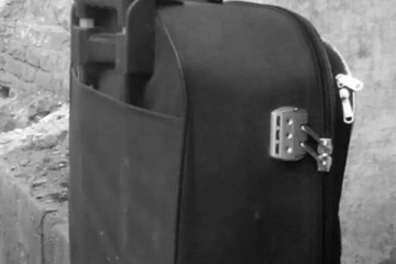 சூட்கேஸில் பிணமாக கிடந்த பெண்…. 52 வயதில் திருமணம் முடித்து நான்காவது நாளே நடந்த அவலம்!