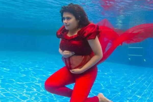 தண்ணீருக்குள் போட்டோ ஷூட் எடுத்த பிரபல சீரியல் நடிகை - கர்ப்பமான நேரத்தில் இது தேவையா என ரசிகர்கள் ஆவேசம்!! | Barathi Kannama Serial Farina Photoshoot Photos